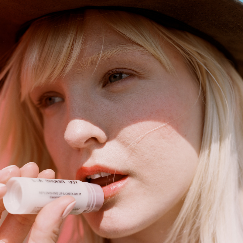 337 Replenishing Lip & Cheek Balm Wild Raspberry - Imagen 3